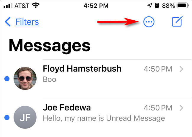 În Mesaje de pe iPhone, atingeți butonul elipselor (trei puncte într-un cerc).