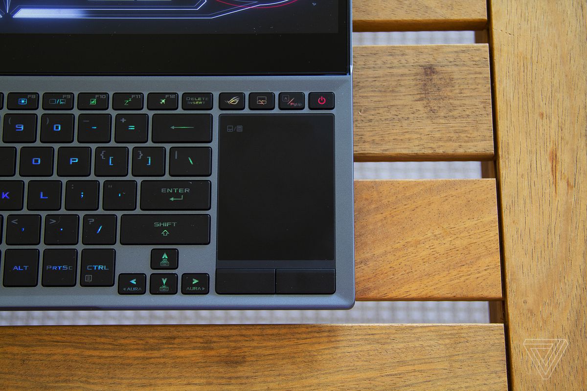 Touchpad-ul Asus ROG Zephyrus Duo 15.