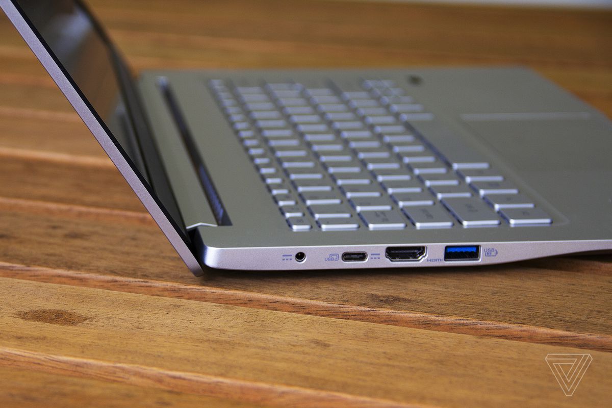 Partea stângă a punții de tastatură Acer Swift 3.