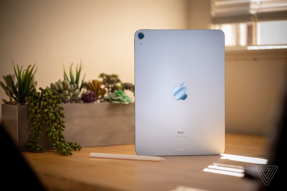 IPad Air 2020 în albastru