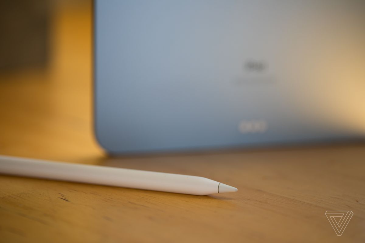 De asemenea, funcționează (numai) cu stilul mai nou al Apple Pencil
