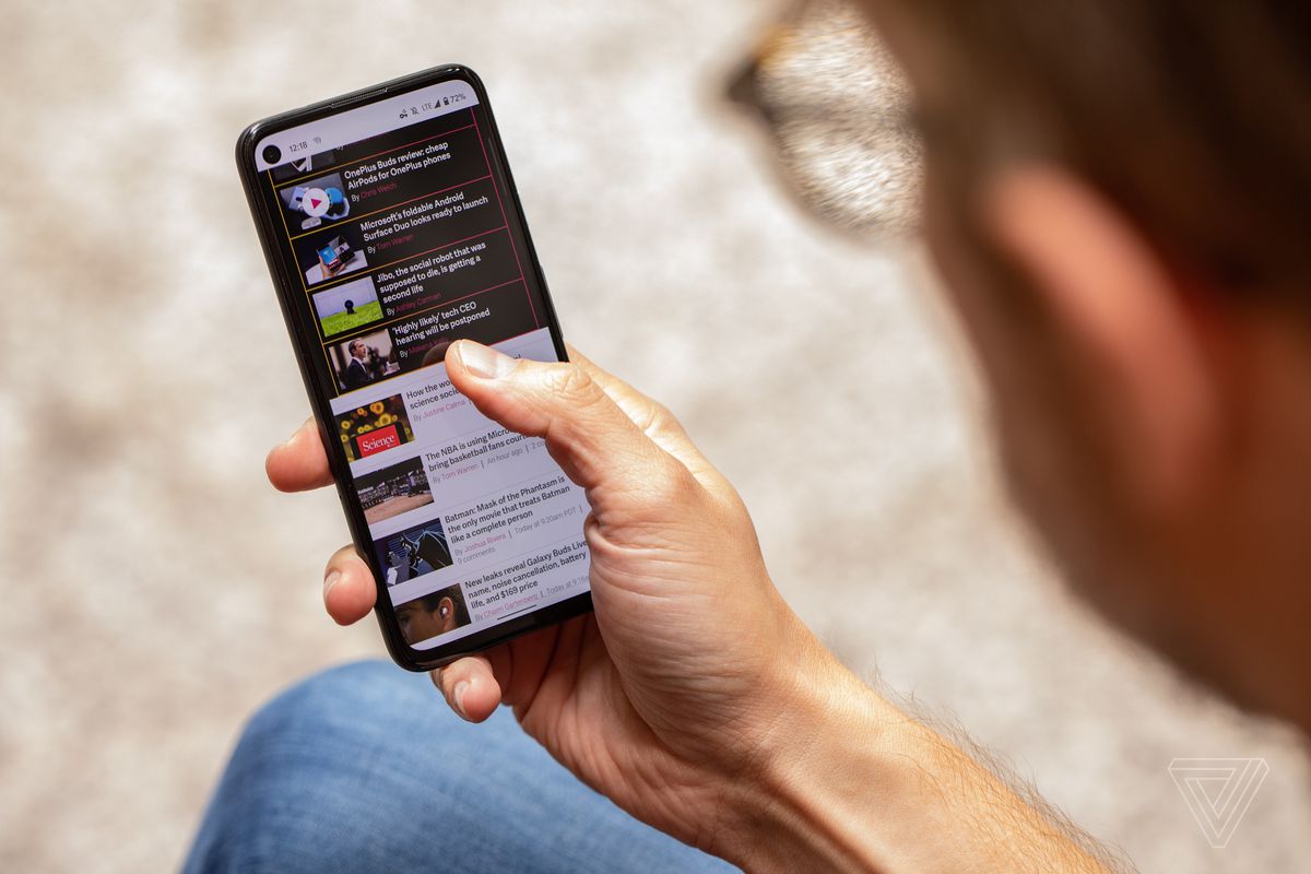 Ecranul OLED al Pixel 4A are o rată de reîmprospătare standard de 60Hz.