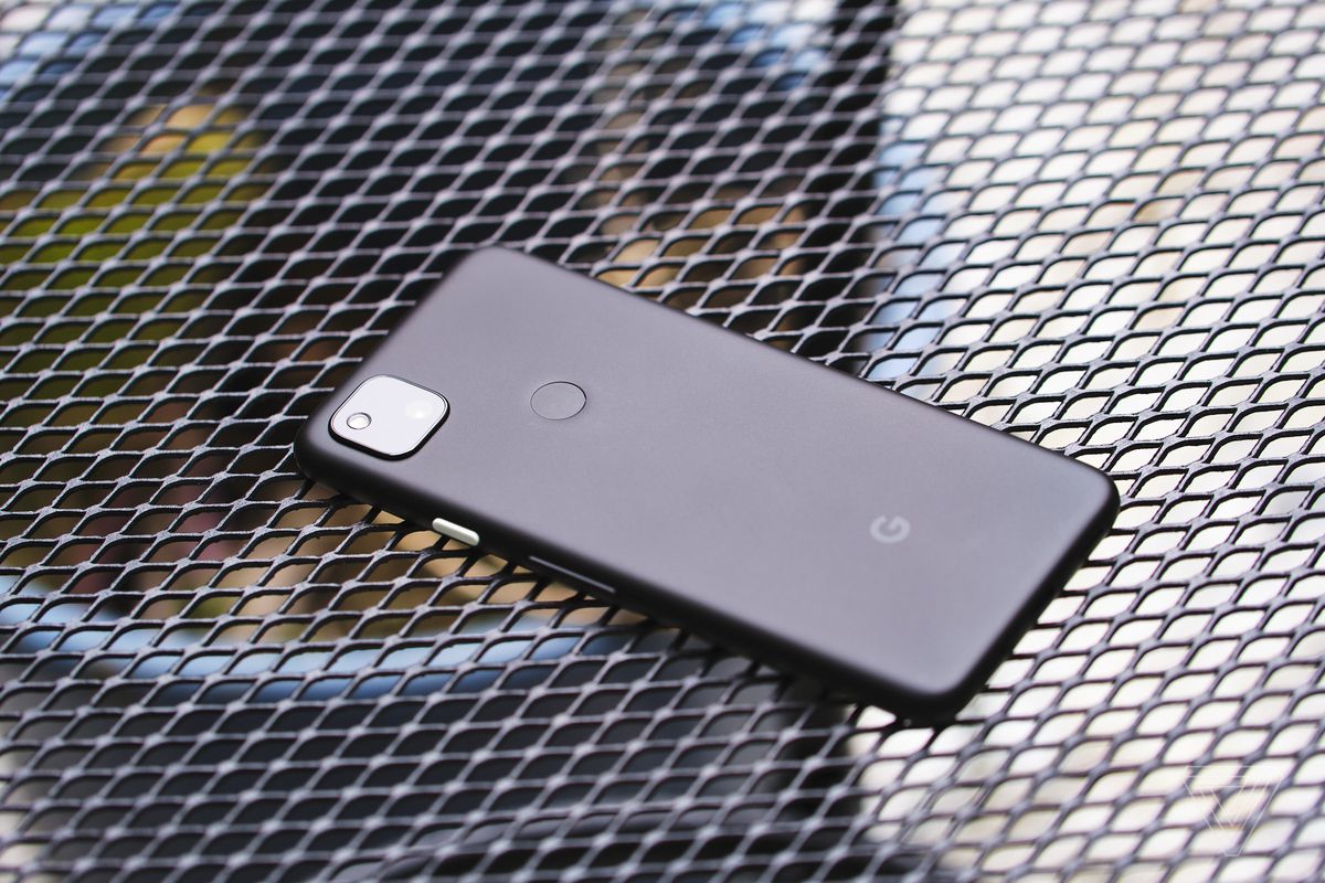 Google Pixel 4A este fabricat din plastic.