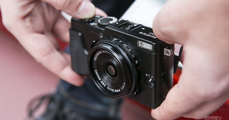 1609413271 Recenzie Fujifilm X70 mica camera care poate