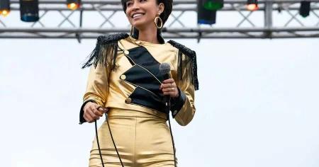 Recenzie Selena de la Netflix nu are multa Selena