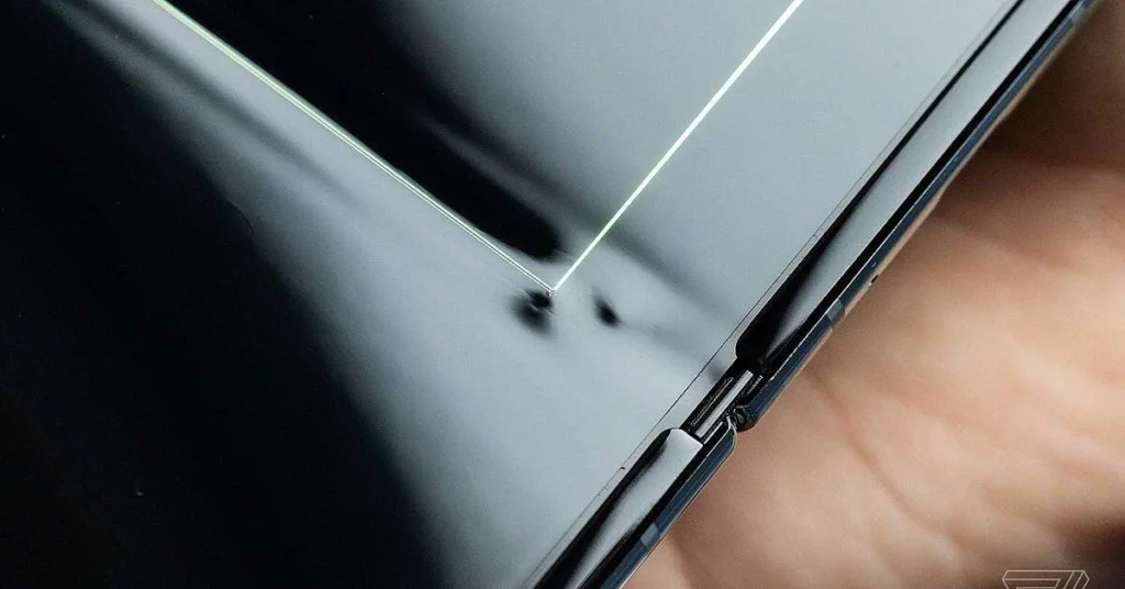 Ecranul meu Samsung Galaxy Fold s-a spart după doar o zi 1610007896 Ecranul meu Samsung Galaxy Fold s a spart dupa doar o