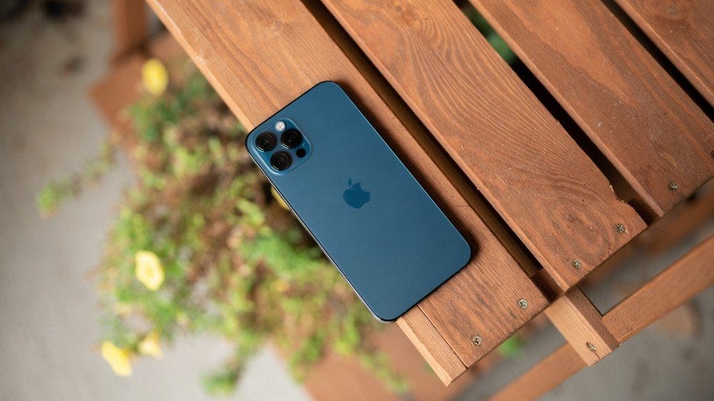 IPhone 12 Pro de 1.000 de dolari --- un telefon destul de scump!