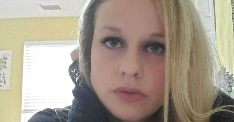 Cu armele trase politia face raiduri acasa si confisca calculatoare