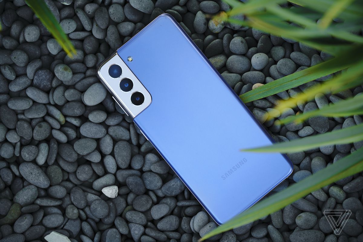 Samsung Galaxy S21 este adesea disponibil la un preț de vânzare mai mic decât cel total