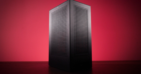 Carcasa pentru PC Revolt 3 MK3 a iBuyPower se ambaleaza
