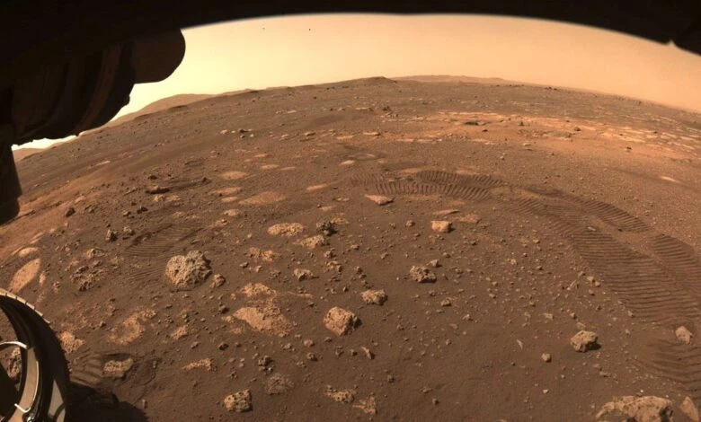 1617050347 Roverul Perseverenta al NASA se deplaseaza pe Marte pentru prima