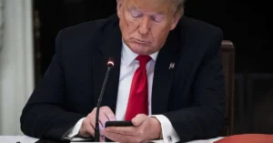 Meta îi permite lui Trump să revină pe Facebook și Instagram Twitter interzice permanent Trump The Verge 1200x628