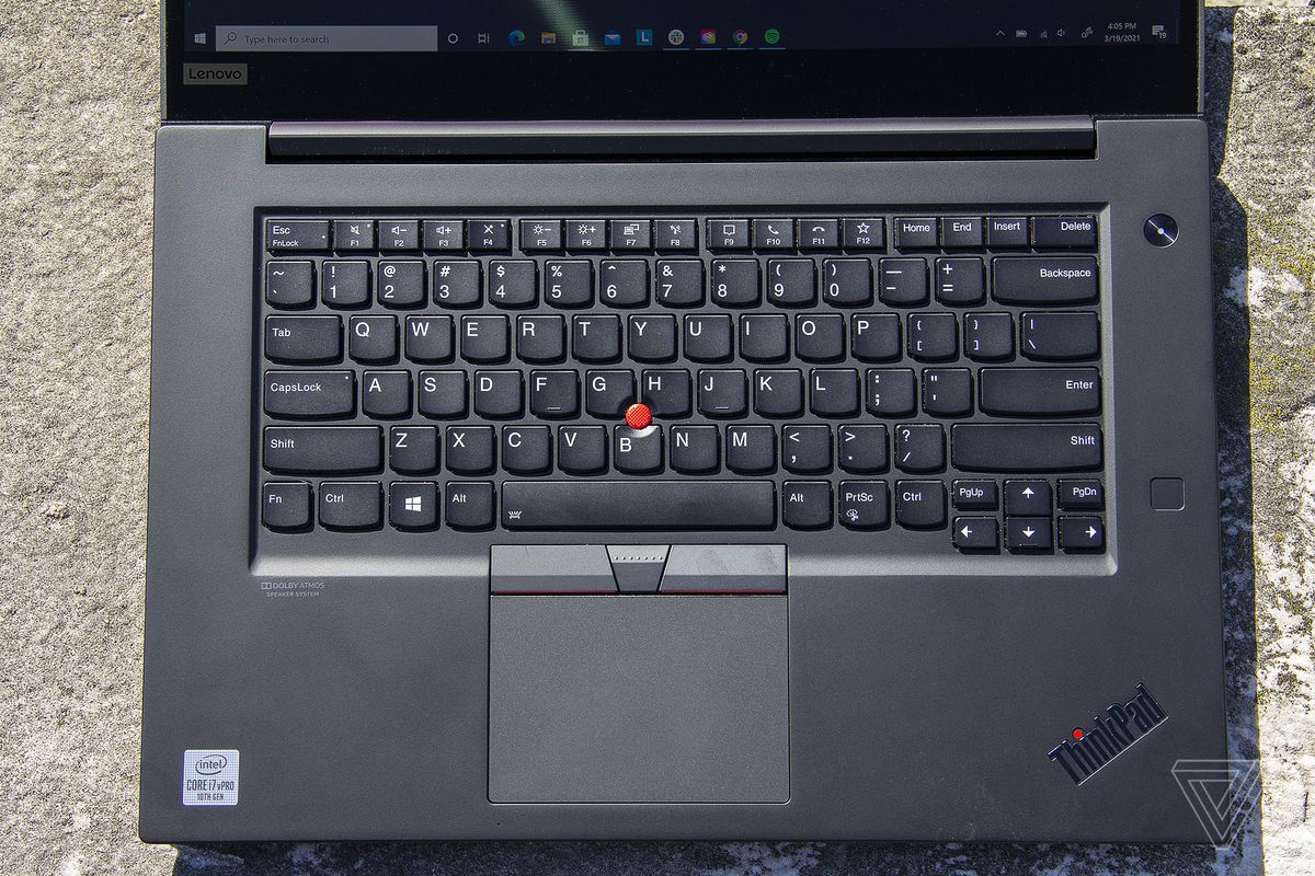 Tastatura și touchpad-ul Thinkpad X1 Extreme Gen 3 de sus.