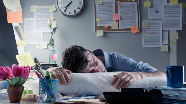 Cum să mențineți un program de somn sănătos atunci când lucrați de la distanță 1618099838 Cum sa mentineti un program de somn sanatos atunci cand scaled