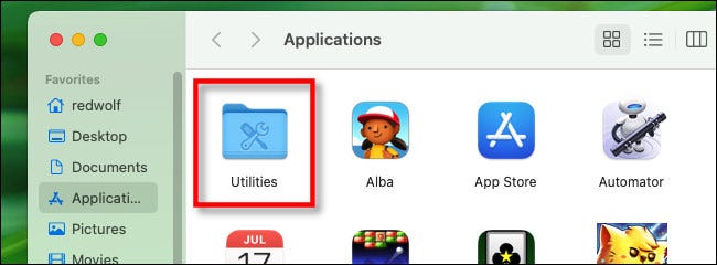 În folderul Aplicații, deschideți "Utilități."