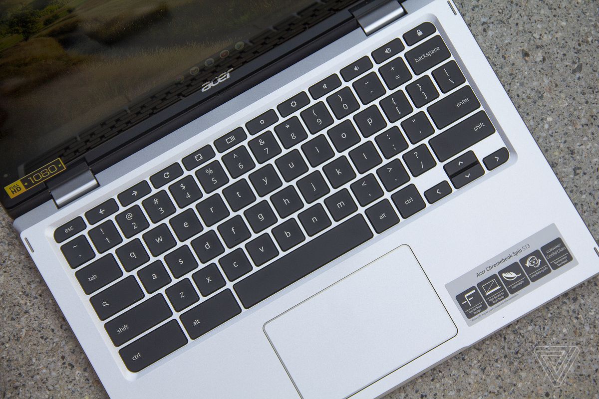 Placa de tastatură Acer Chromebook Spin 513 văzută de sus, înclinată ușor spre dreapta.