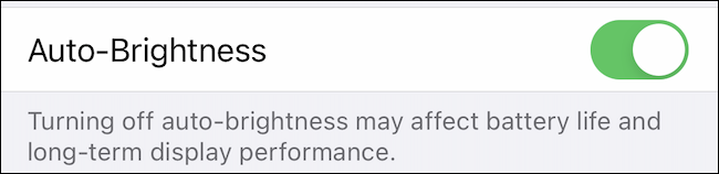 Comutare "Auto-Luminozitate" pe iPhone.