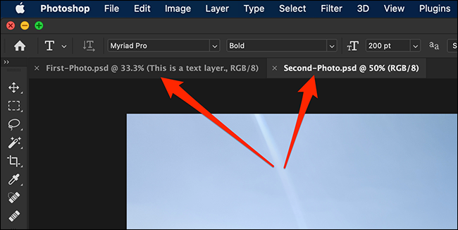 Mai multe file de documente în interfața Photoshop.