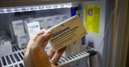 Oficialii ridica o pauza pentru vaccinul Johnson Johnson COVID 19 1200x628