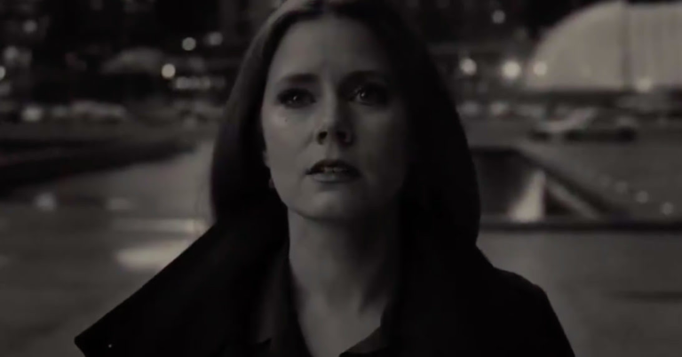 Snyder Cut alb negru este cu siguranta alb negru si cu siguranta