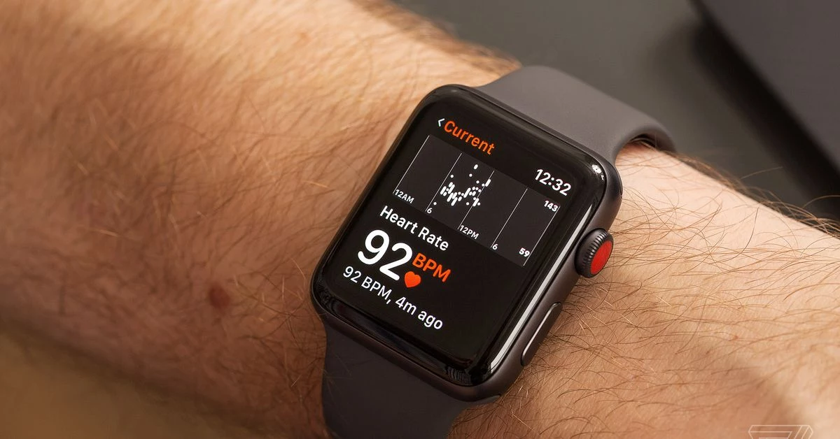 Utilizatorii Apple Watch Fitbit cu afectiuni cardiace primesc mai multe