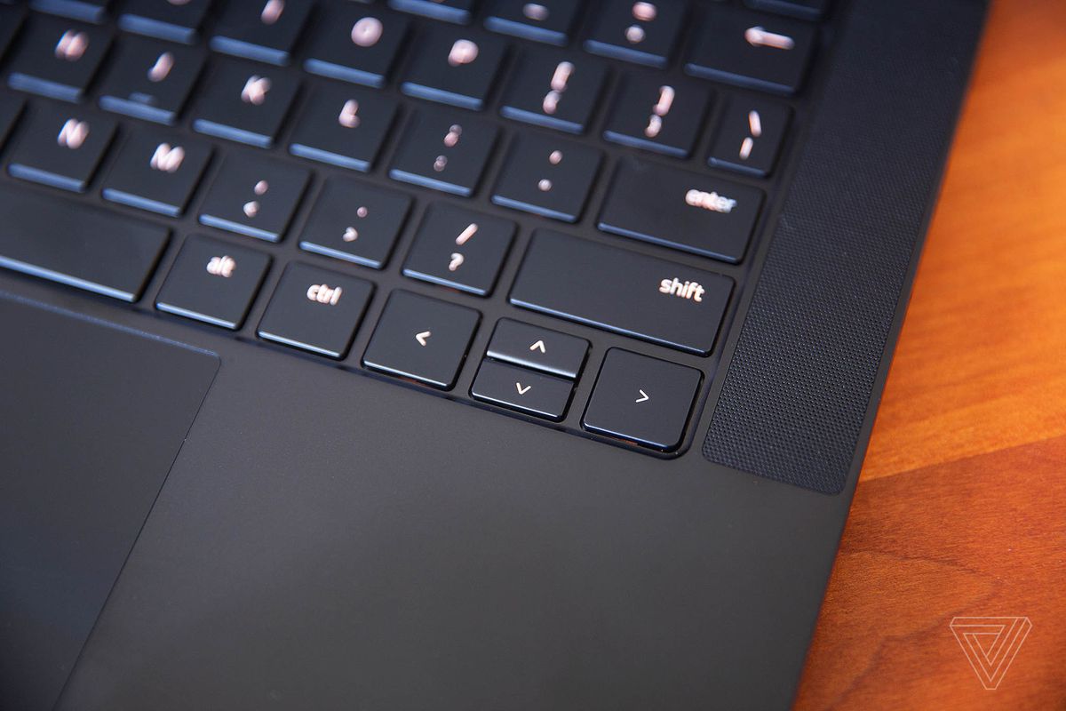 Tastele săgeți de pe laptopul Razer Blade 14.