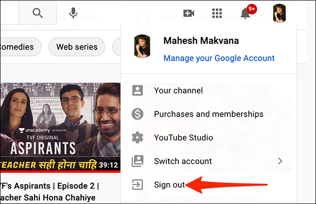Selectați "Sign out" din meniul profilului YouTube.