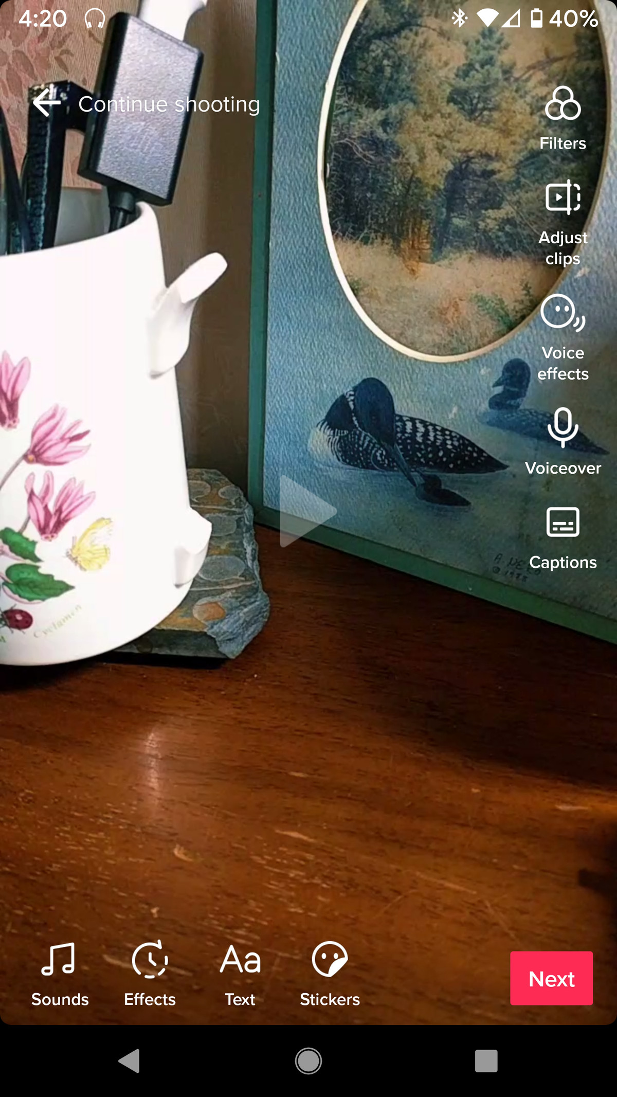 Pentru a începe, atingeți pictograma „Subtitrări” din partea dreaptă a ecranului.