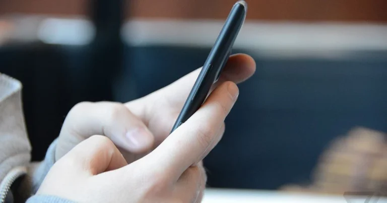 Cum sa blocati si sa raportati spamul text