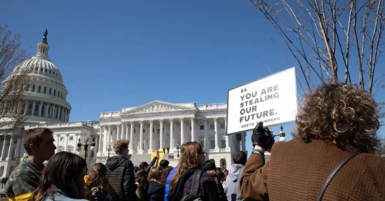 Mai multi americani cred in schimbarile climatice dar inca nu