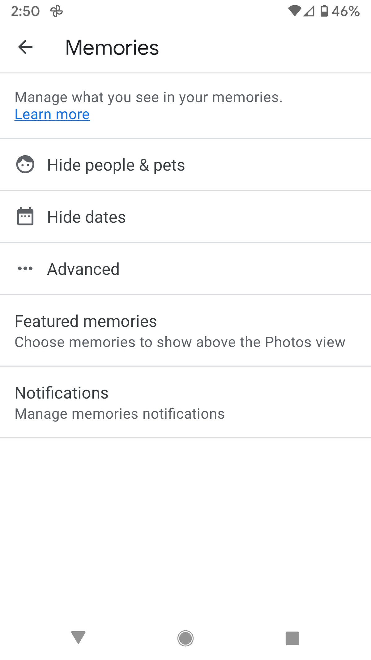 Pagina Amintiri Google Foto vă permite să ascundeți persoane, animale de companie sau date.