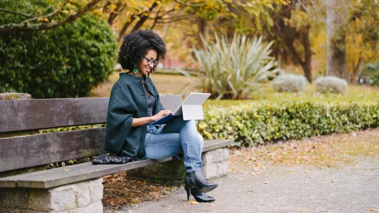 1629624114 9 moduri de a va duce biroul in afara