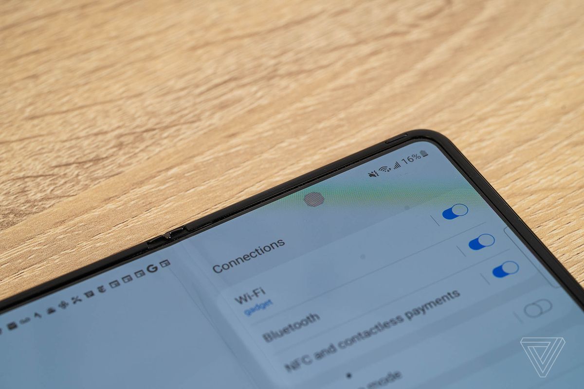 Camera selfie afișată sub ecran este mai distractivă și mai enervantă decât o lovitură.