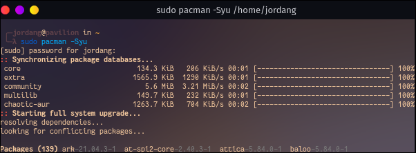 introduce "sudo pacman -Syu" într-un terminal
