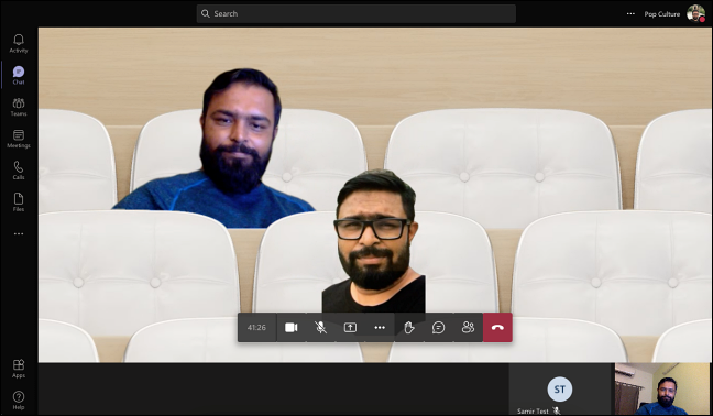 Modul Împreună care arată participanții la apeluri video în configurarea scaunelor virtuale.