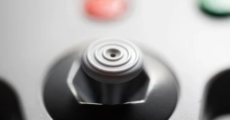 1632880021 Controlerul N64 a fost o introducere ciudata dar esentiala a