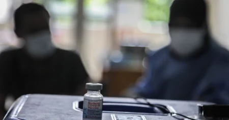 Moderna spune ca ar putea fi necesara o a treia