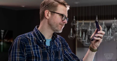 Motorola isi actualizeaza Razr pliabil de prima generatie cu