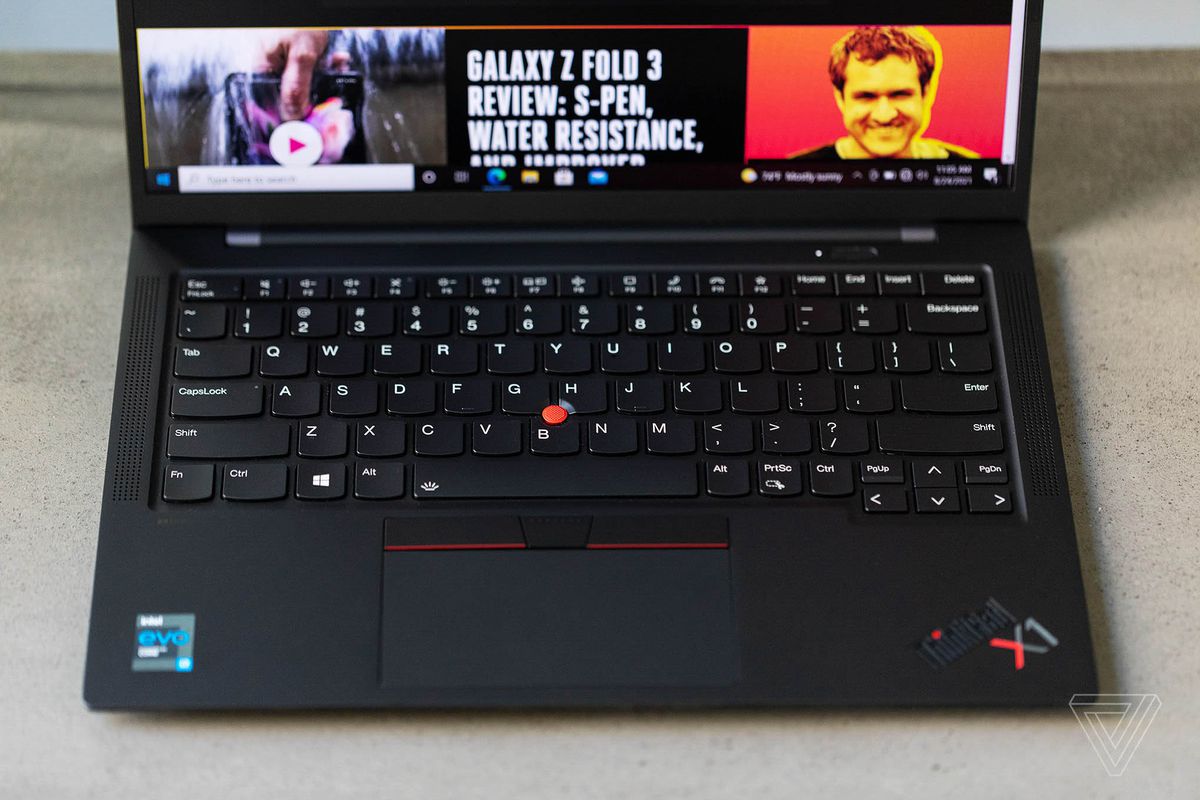 Tastatura Lenovo ThinkPad X1 Carbon Gen 9 văzută de sus.