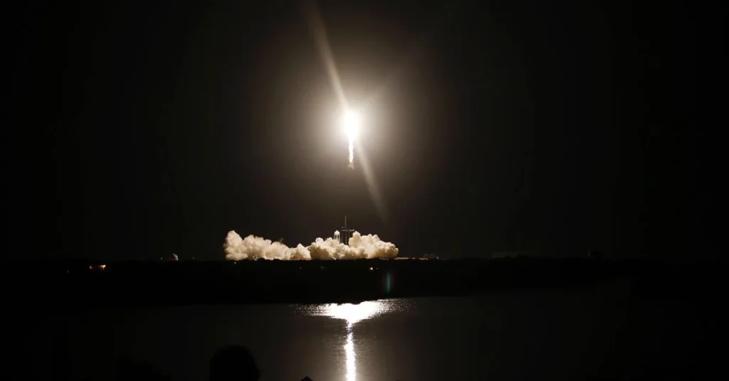 SpaceX lansează prima sa misiune cu echipaj privat în spațiu 1633715805 SpaceX lanseaza prima sa misiune cu echipaj privat in spatiu