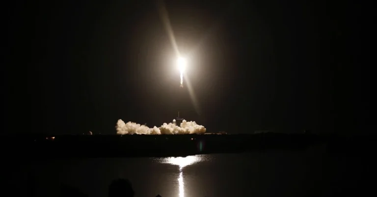 1633715805 SpaceX lanseaza prima sa misiune cu echipaj privat in spatiu