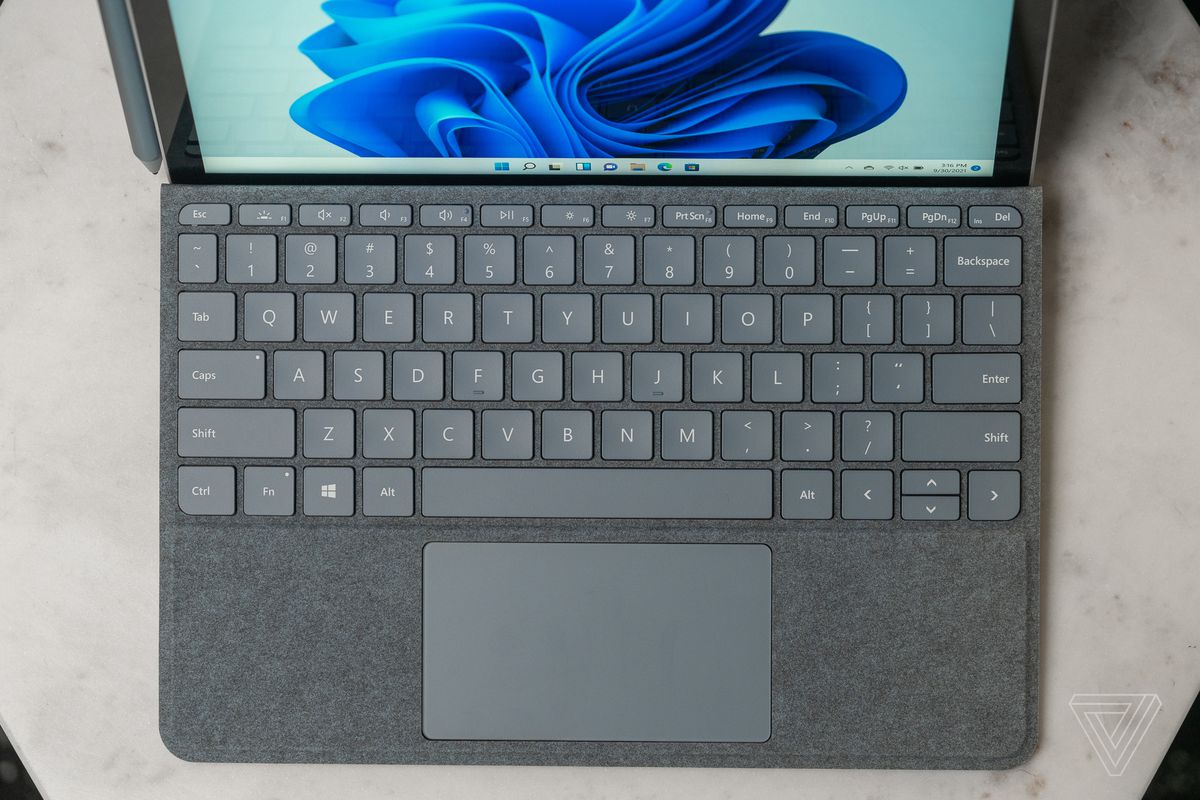 Capacul tastaturii nu este suficient de robust.