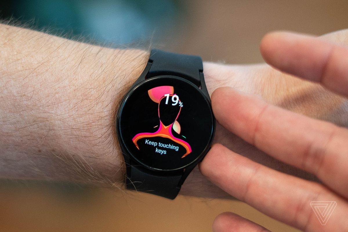 Galaxy Watch 4 are un senzor pentru măsurarea procentelor de grăsime corporală