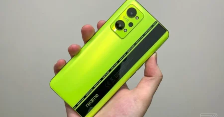 1635980143 Nava amiral GT Neo2 extrem de verde a lui Realme