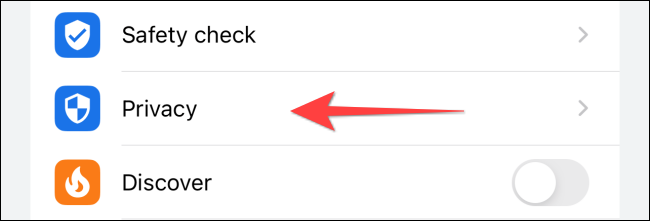 Selectați "Confidențialitate."