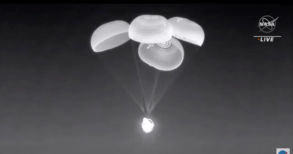 1638213201 SpaceX aduce cu succes echipajul format din patru acasa de