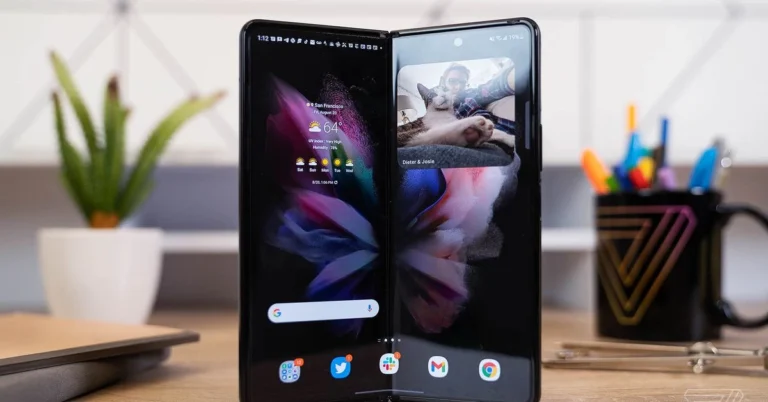 Codul sugereaza ca Pixel pliabil de la Google va reveni