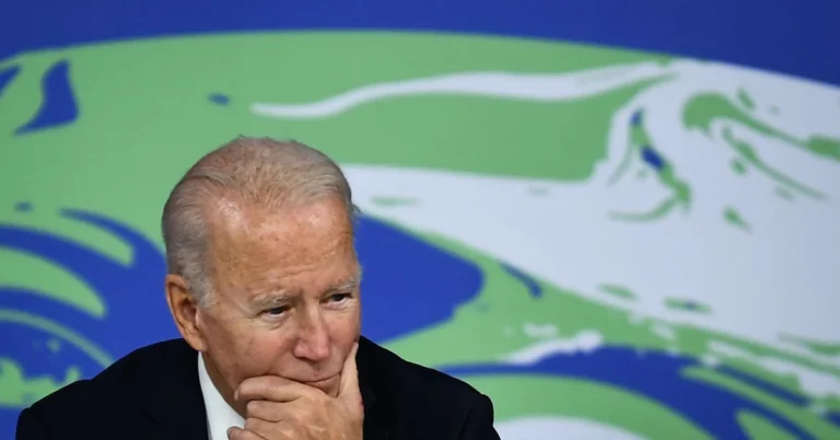 Facturile de infrastructură ale democraților nu merg suficient de departe pentru curățarea rețelei electrice Facturile de infrastructura ale democratilor nu merg suficient de departe