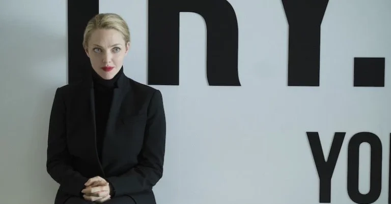 Hulu oferă o primă privire la Amanda Seyfried în rolul Elizabeth Holmes Hulu ofera o prima privire la Amanda Seyfried in rolul