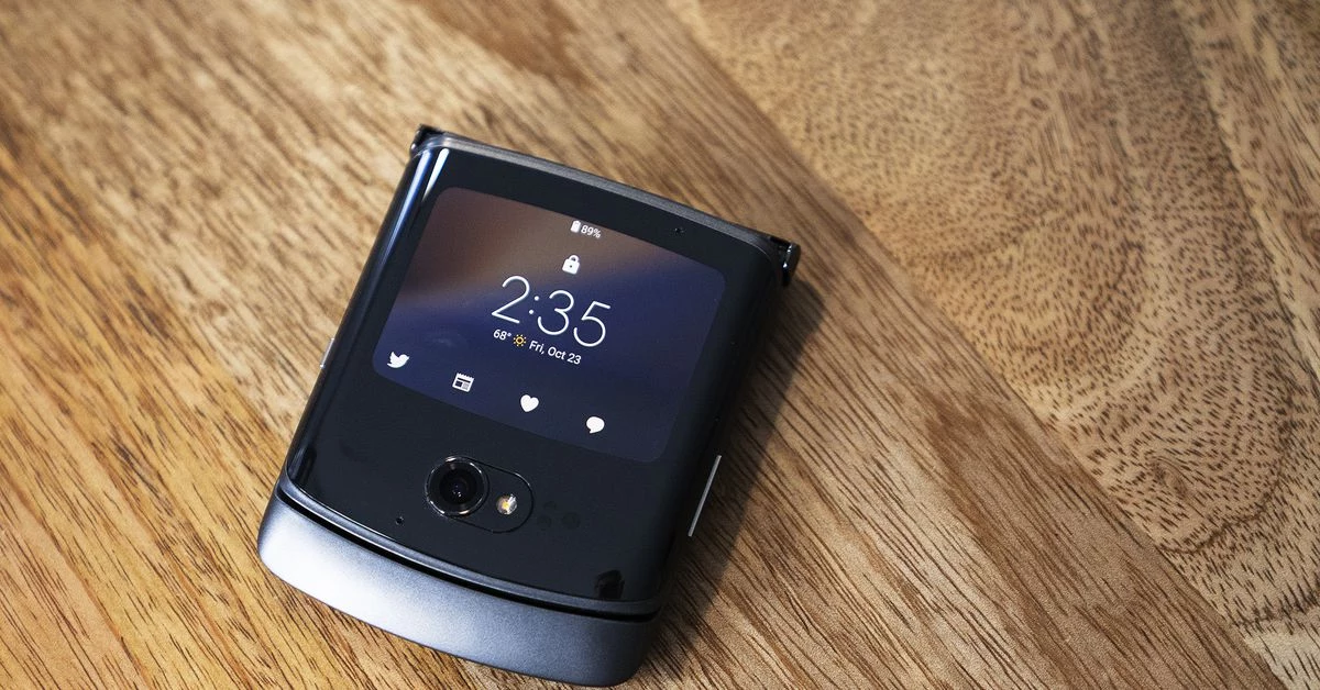 Motorola va incerca din nou telefoanele pliabile cu un Razr